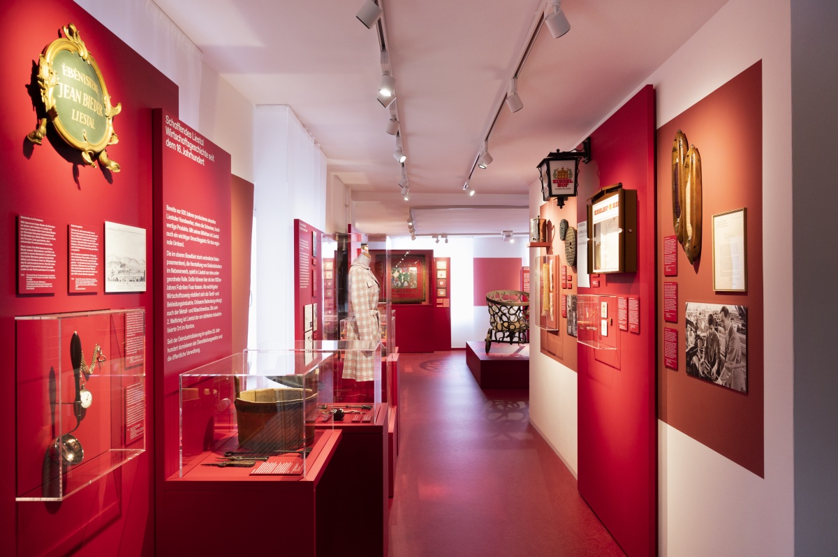 <img alt="" src="/images/3/5/1/c/4/351c4e4f7f57950d8626ebea16c3dc02c0636fb0-distlraumaufnahmenausstellung-681c-andreas-zimmermann.jpg?name" />