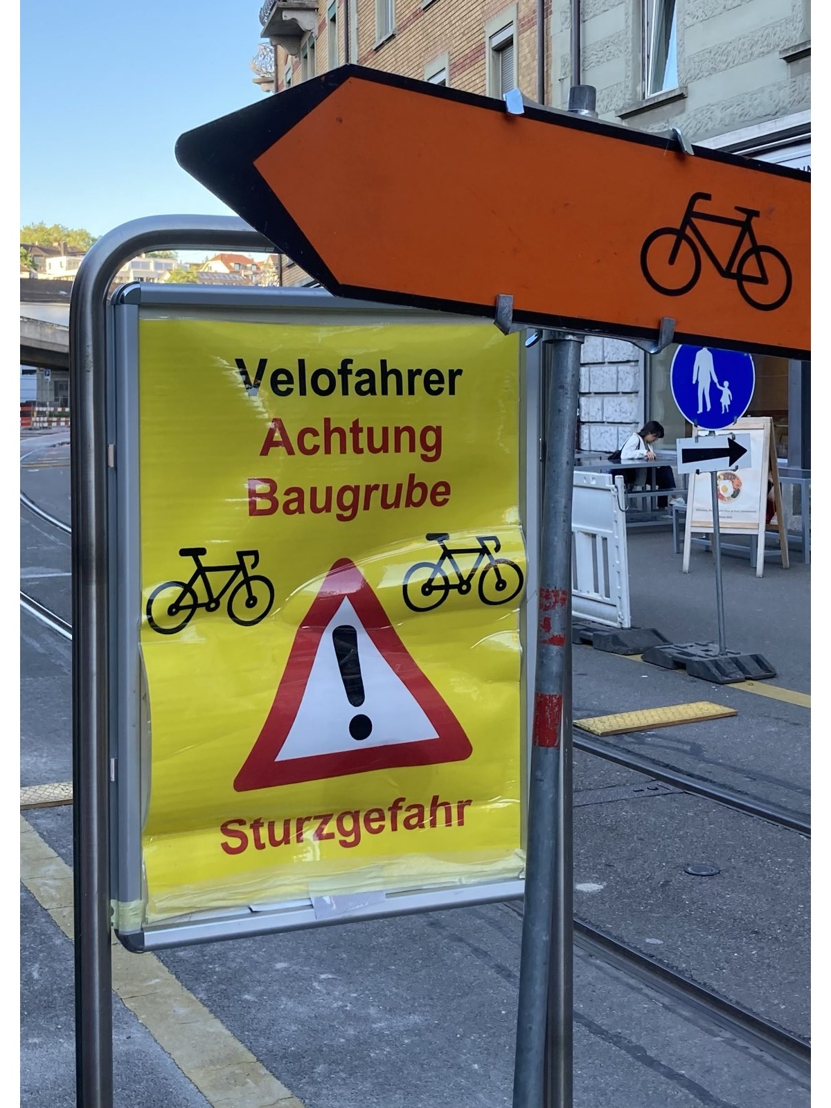 <img alt="" src="/images/1/e/0/1/e/1e01e5b70a6594f9caa5d1f1c7c27393dec4aa6a-verkehr6.jpg?name" />