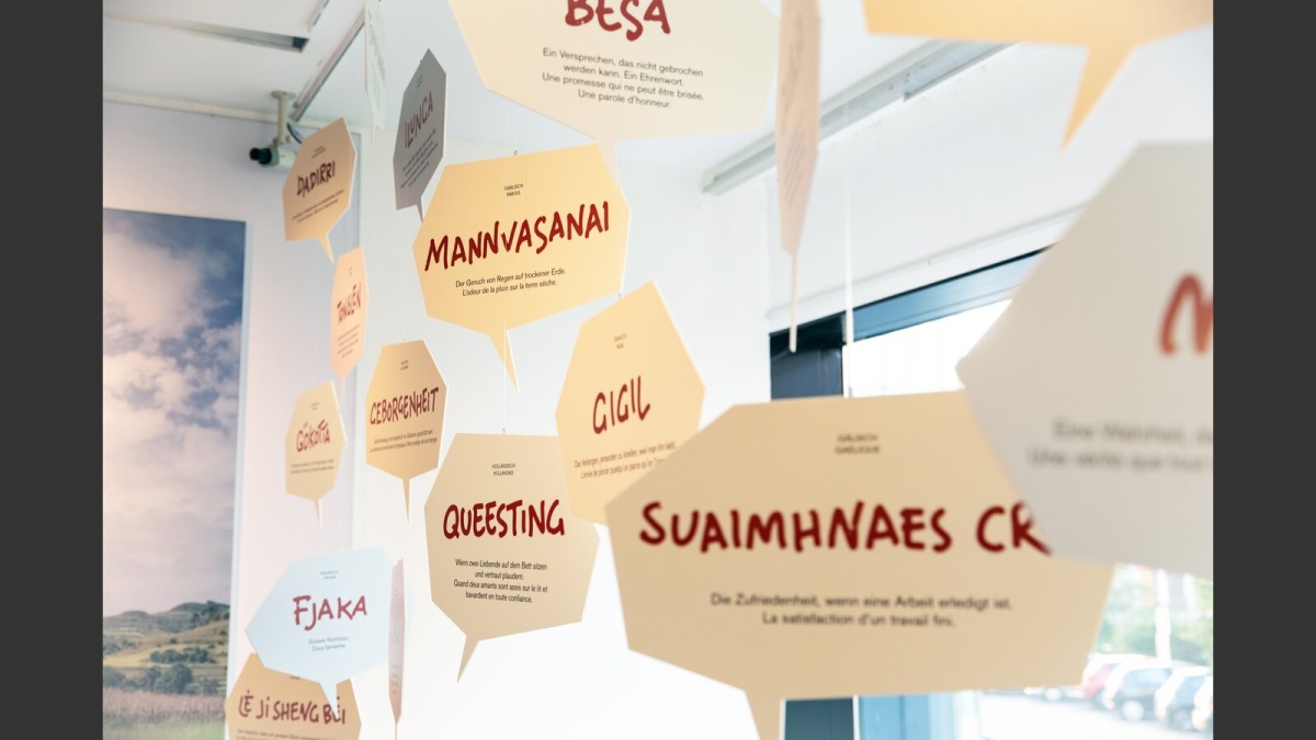 <img alt="" src="/images/f/3/6/2/7/f36271652f532b2c7b1747b8abf9a7462746e452-globalhappinessvernissageadrianzwyssig00077.jpg?name" />