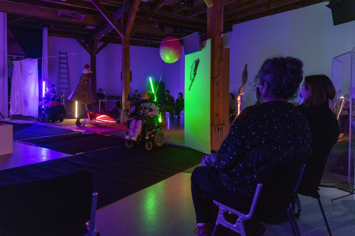 <img alt="" src="/images/b/7/f/2/a/b7f2ada8ce9c04b152832f77c4ae87298ecb2205-w0a1025.jpg?name" />