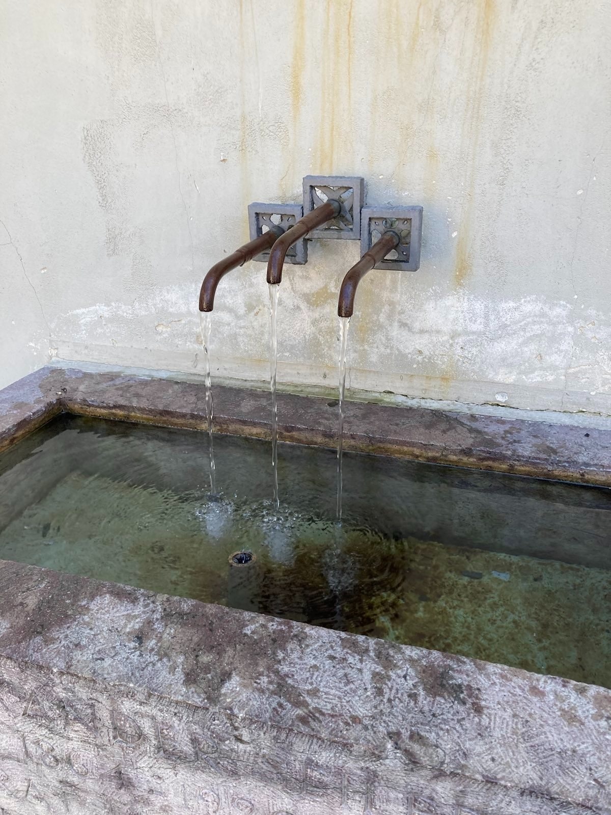 <img alt="" src="/images/6/3/6/d/1/636d18dc1a893c151d3cbb2234f423f8a60a7600-3erbrunnen.jpg?name" />