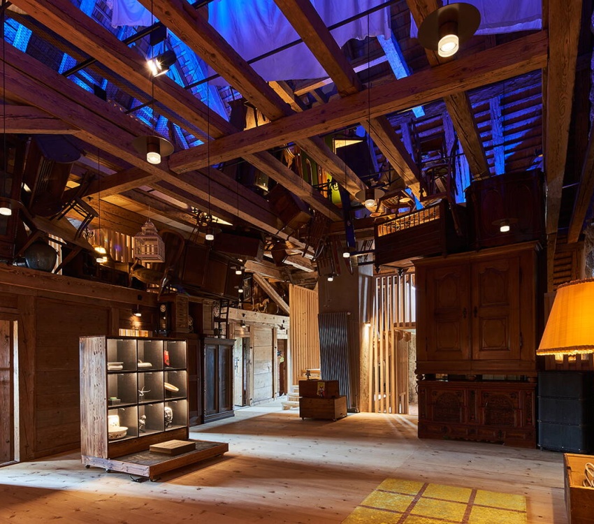 <img alt="" src="/images/e/9/5/5/3/e95534f6e88cc99f8171dcfeee4ed4ca50d3fa54-dachstockblau.jpg?title" />