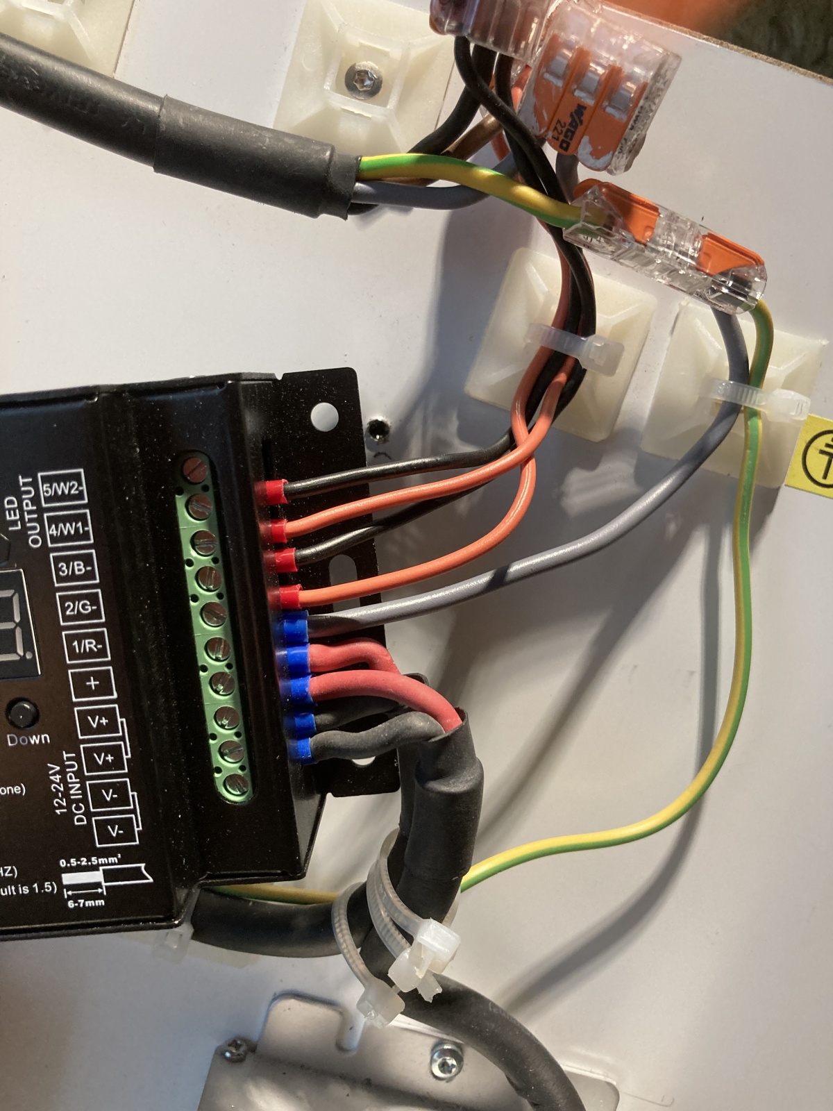 <img alt="" src="/images/0/2/1/3/4/021348e007ee87ed6853927f76808b9a6c0ec4bf-kabel.jpg?name" />