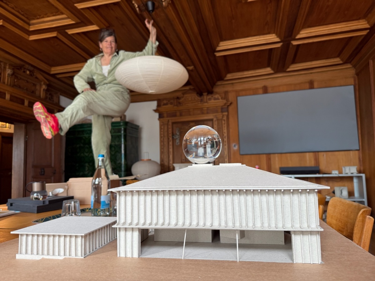 <img alt="" src="/images/1/3/4/d/6/134d6f4563d30875996ea6ac1e3e8792809da595-auf-dem-tisch.jpeg?name" />