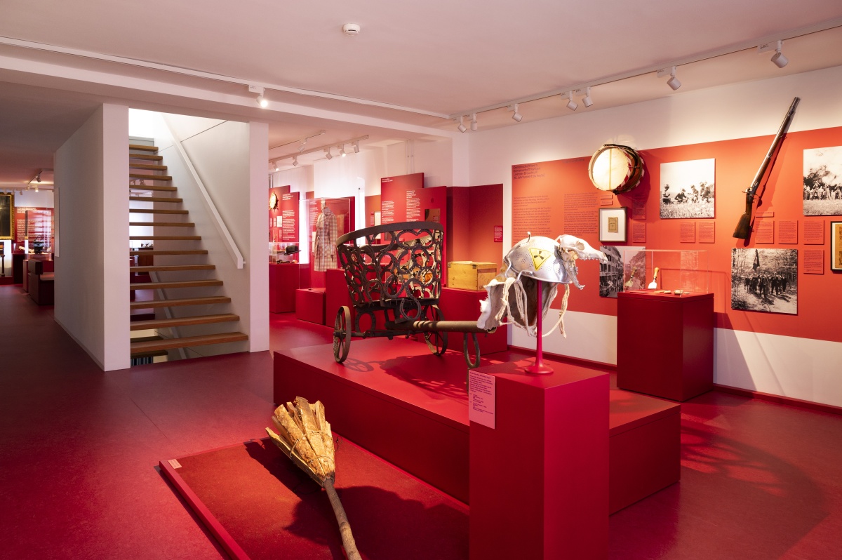 <img alt="" src="/images/8/2/2/6/b/8226bbaec73afc0e8aaab08945ed014f8fa2f640-distlraumaufnahmenausstellung-678c-andreas-zimmermann.jpg?name" />