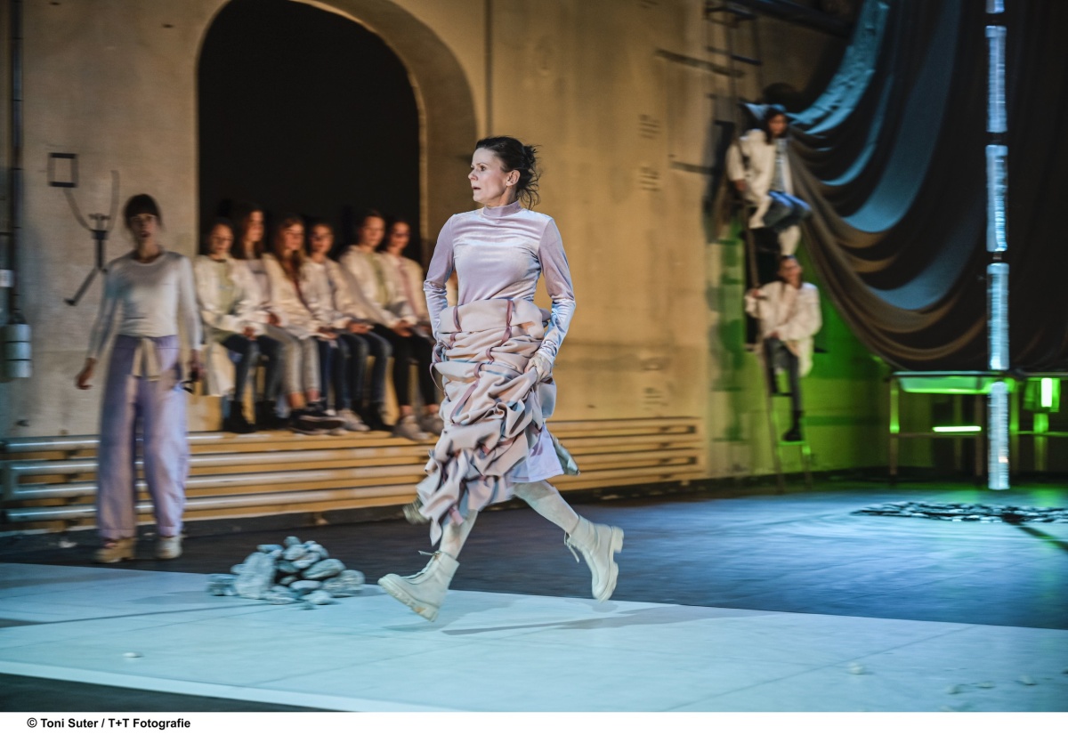 <img alt="" src="/images/e/7/c/e/e/e7cee5c738752680c7acefa8bc98469826d8128a-fluechtigeseis8.jpg?name" />