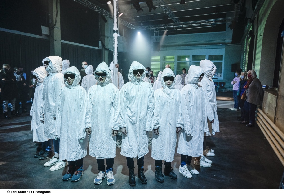 <img alt="" src="/images/2/a/c/4/9/2ac49cbfb8b39bc05f4f29bbf46451268ebda150-fluechtigeseis2.jpg?name" />