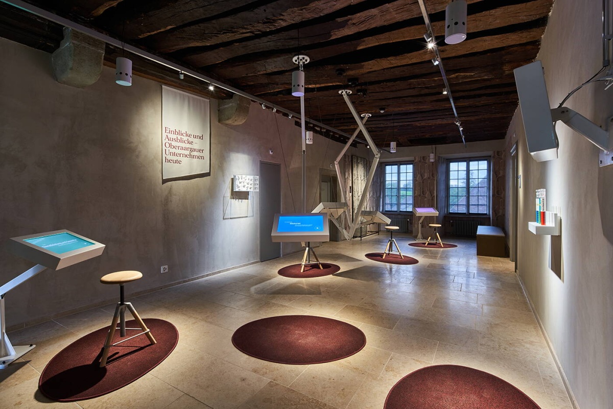 <img alt="" src="/images/8/1/b/7/c/81b7cb9bf0c3b1ade400ca61d8867cfaa743f47a-ausstellung-2-stock.jpg?name" />