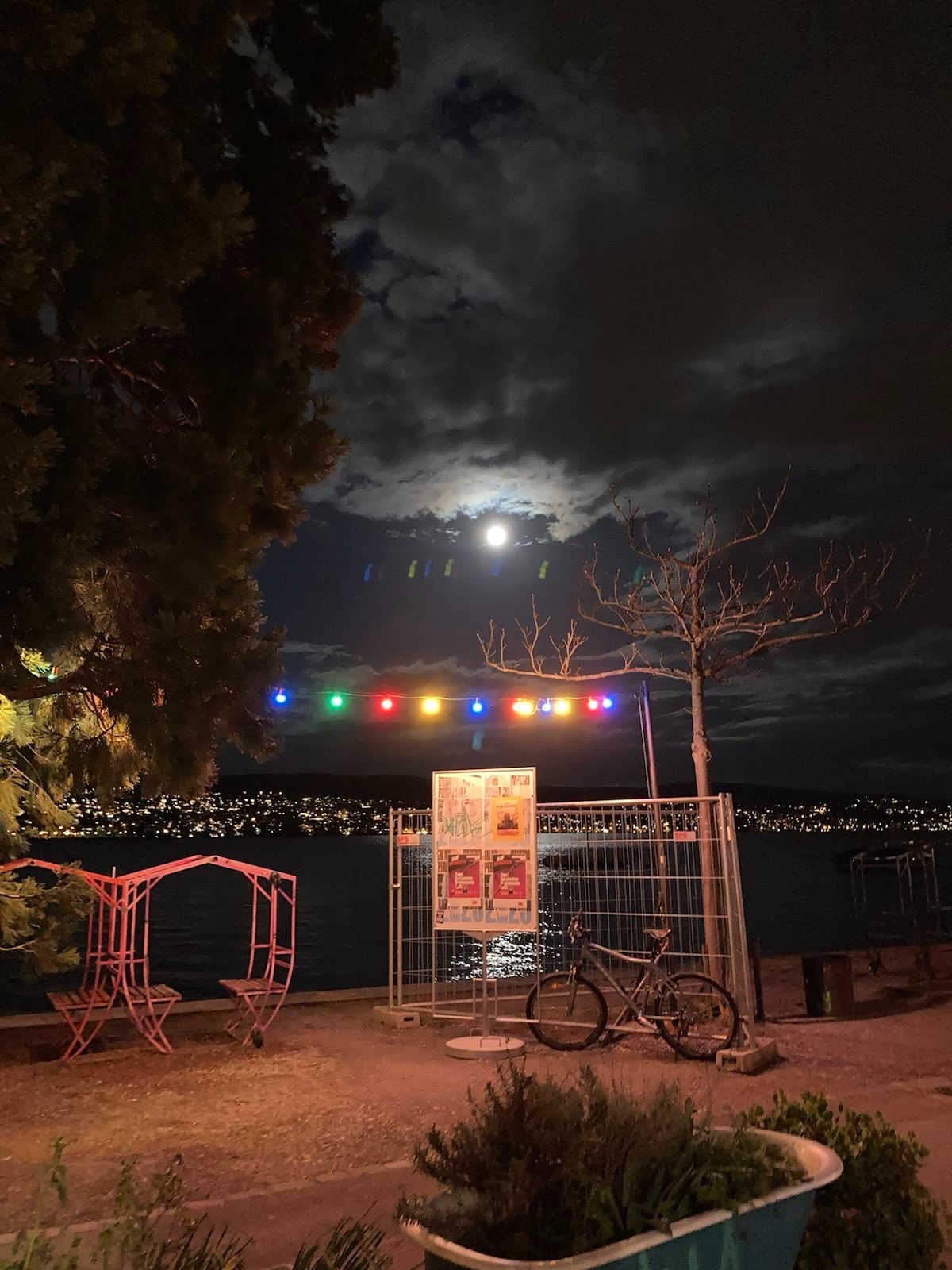 <img alt="" src="/images/a/2/2/c/d/a22cd124f4d26980dddbae4b359548dcde827b19-draussen2.jpg?name" />