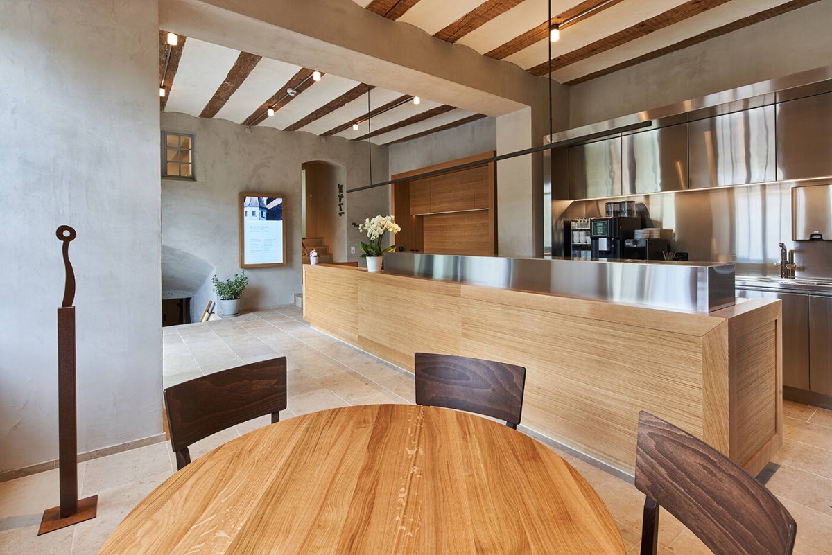 <img alt="" src="/images/2/c/9/a/0/2c9a01b8aca9edd4be6e22f4c8ec0b4ed37013cc-sanierungschlossaarwangenempfangtheke-1400.jpg?name" />