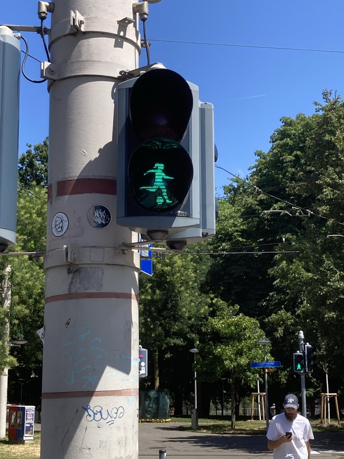 <img alt="" src="/images/e/3/4/0/0/e340002a72534a39db2ee54da3981f4de574c2ba-verkehr3.jpeg?name" />