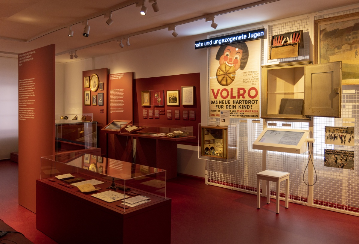 <img alt="" src="/images/1/8/a/5/2/18a5277054f88390d70f02b4dec7112620eac489-medienstation02c-hildegard-spielhofertweaklab.jpg?name" />