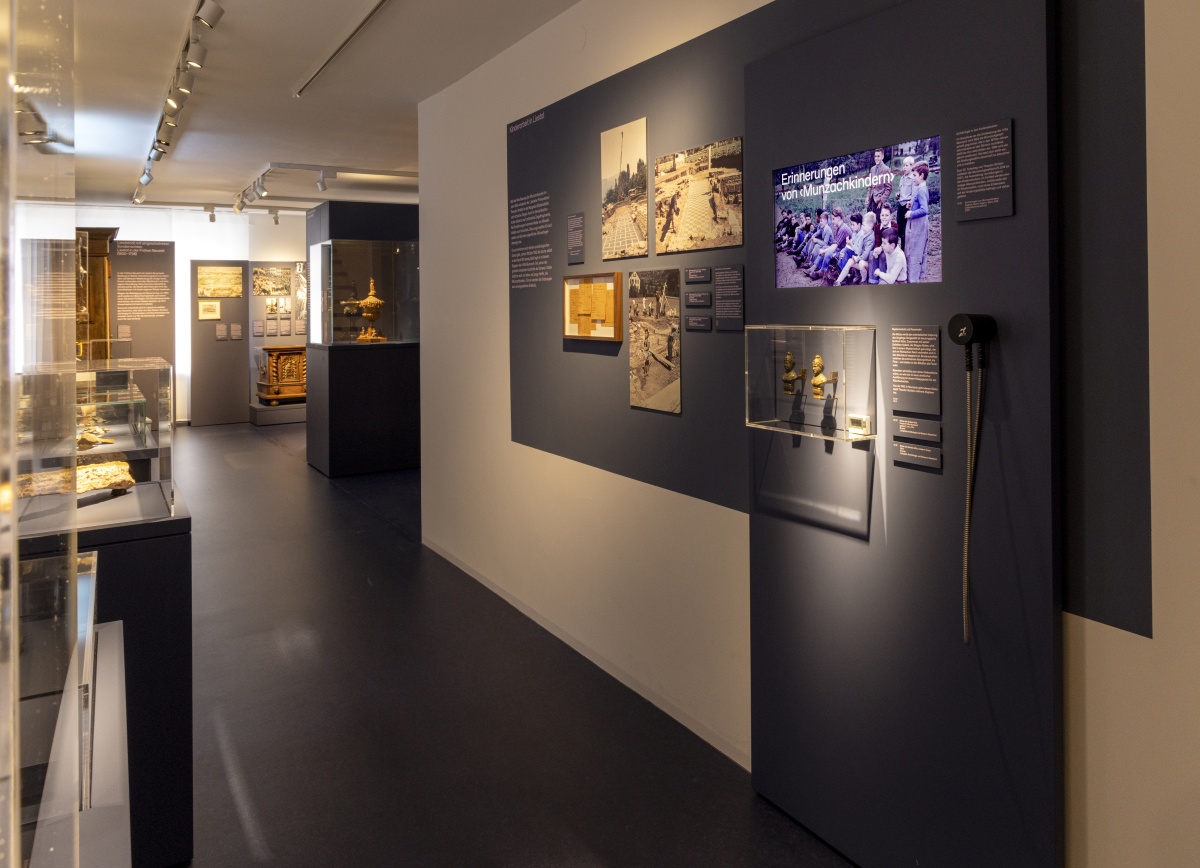 <img alt="" src="/images/7/5/5/2/2/75522ef79d1bf34c6db6e9aff82d6824cbbfa360-munzachkinder01c-hildegard-spielhofertweaklab.jpg?name" />